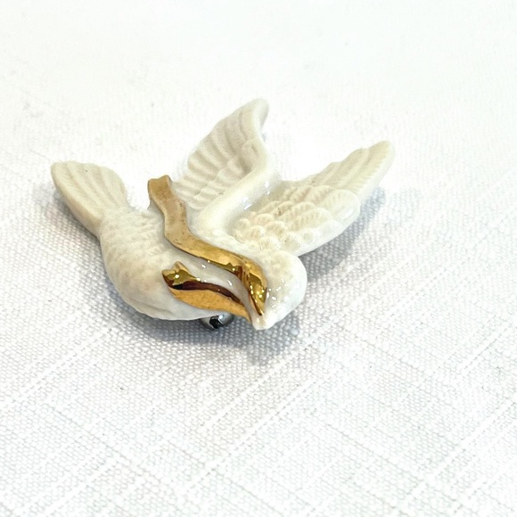Lenox Off White Cream Colored Bird Dove Gold Toned Ribbon Brooch Pin China - Picture 2 of 6